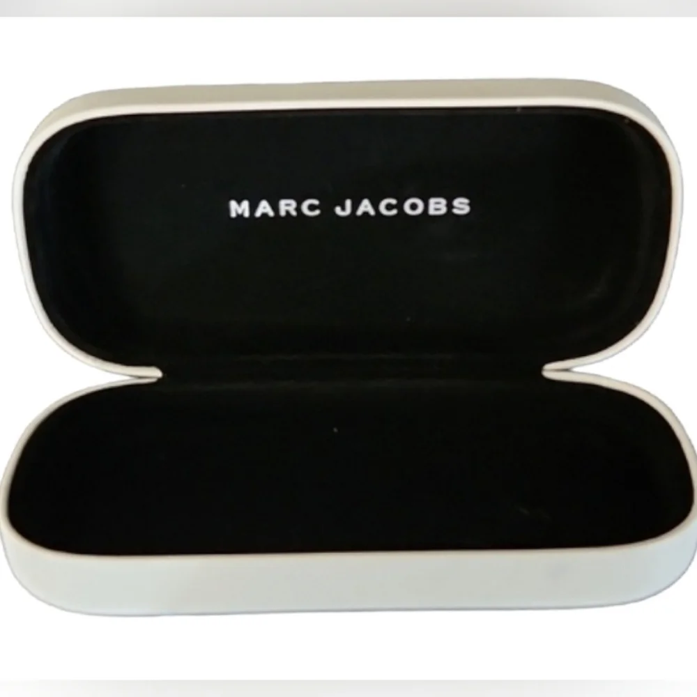 Marc Jacobs Sunglass Case and Cleaning Cloth